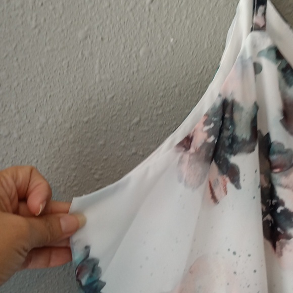 Torrid adjustable strap sheer top size 3 22/24 - Picture 3 of 6